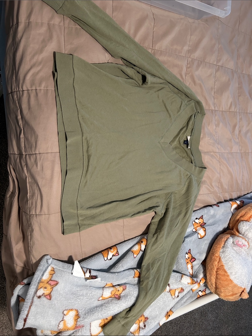 Universal Thread Olive Green V-Neck Lightweight Sweater